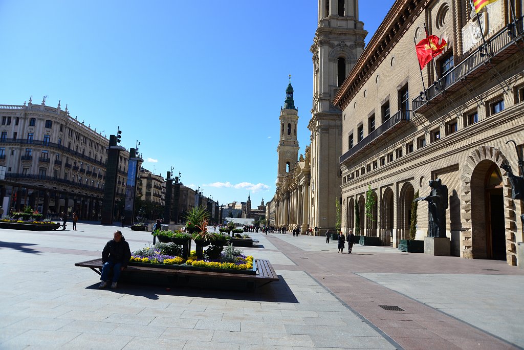 05 Saragozza - Plaza Nuestra Senora del Pilar.JPG